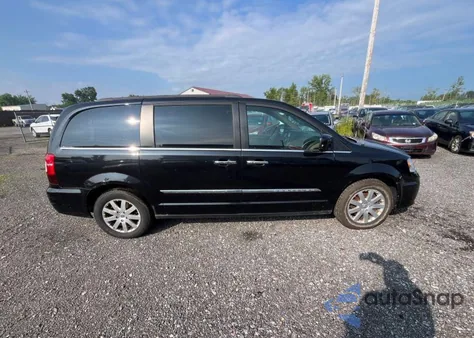 2015 Chrysler Town & Country Touring z USA, uszkodzony, nr VIN 2C4RC1BG9FR699772